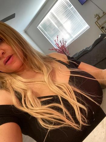 BETTY , 34  female escort, Inland Empire