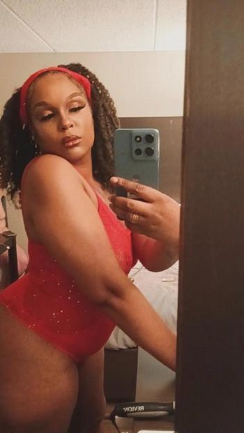 Mo'nee, 25  female escort, Inland Empire