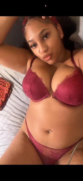 Sweets, 23  female escort, Inland Empire