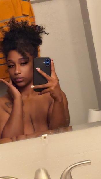 Rose, 25  female escort, Inland Empire